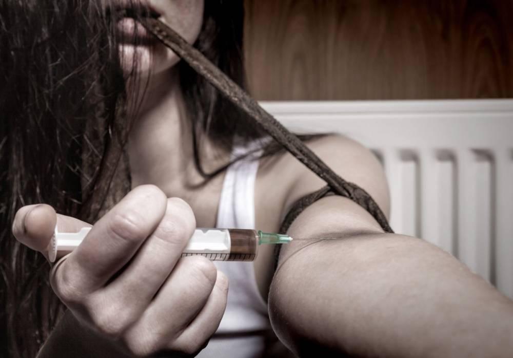Már a 10 évesnél kisebbek is kipróbálják a kábítószert, 12 éves dílerekről is tudnak a romániai hatóságok