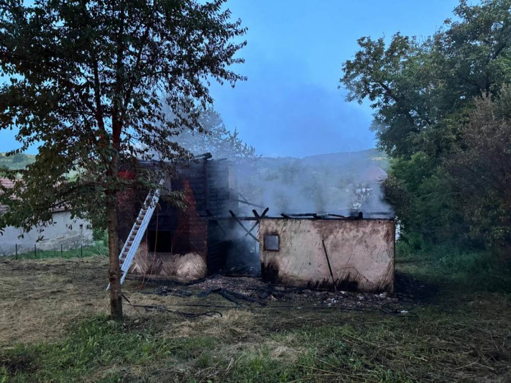 Teljes egészében leégett egy lakóház egy Maros megyei településen