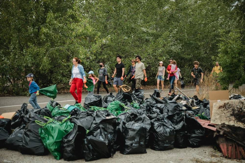 Csökken a természetben hagyott szemétmennyiség: 150 ezer önkéntes lát munkához az országos takarítási napon