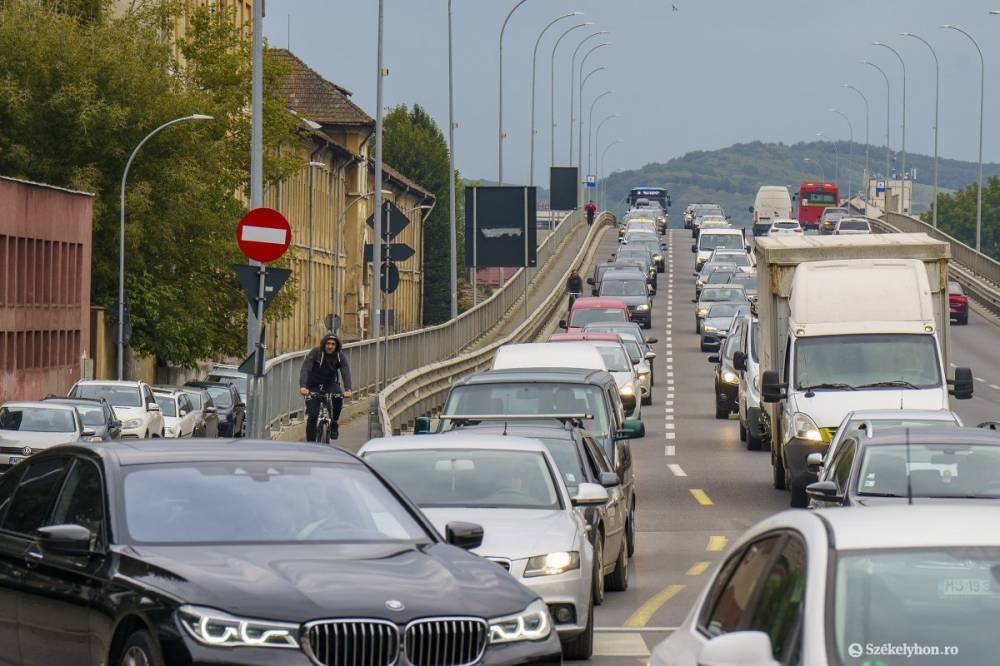 Miniszterelnök: év végéig érvényben marad az RCA-díjak korlátozása