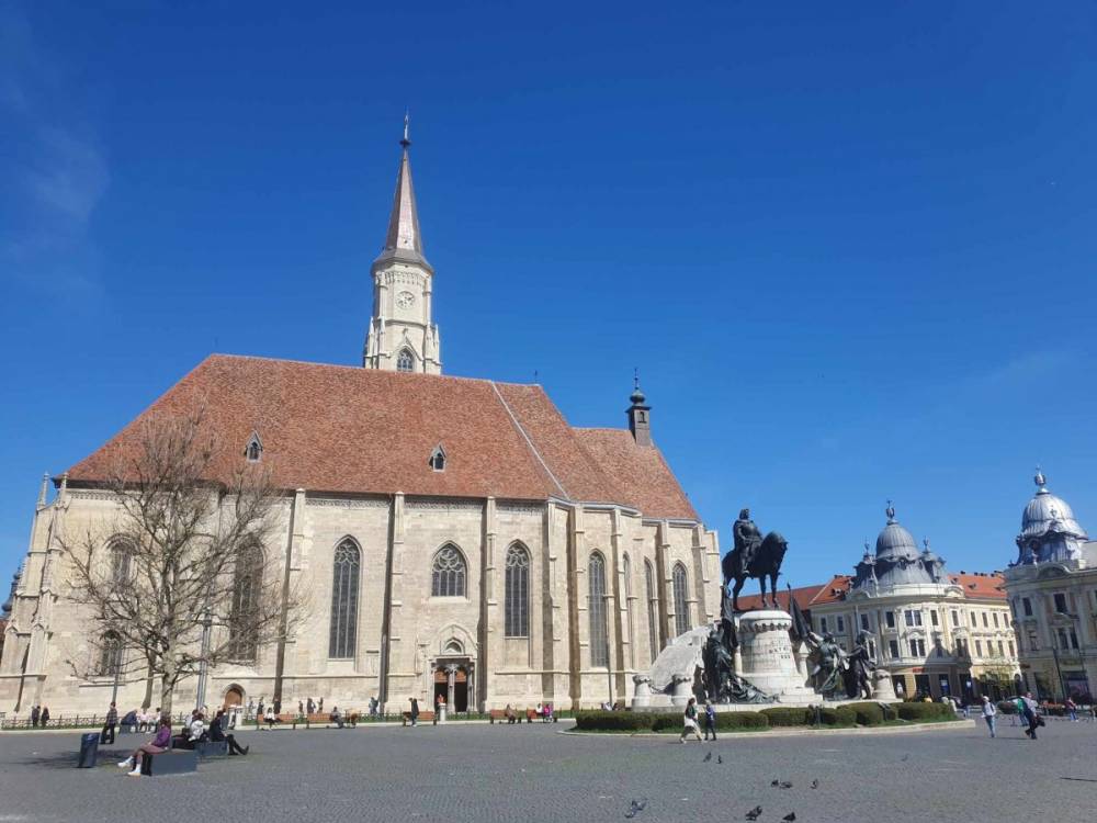 Erdélyi vértanúk emléke előtt tisztelegnek Kolozsvár ikonikus templomában