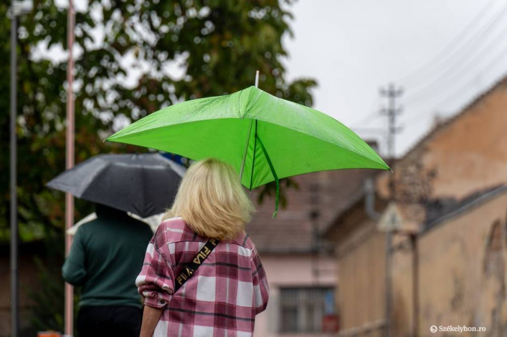 Narancssárga jelzésű riasztás vasárnap estére heves esők és viharok miatt Székelyföldre is