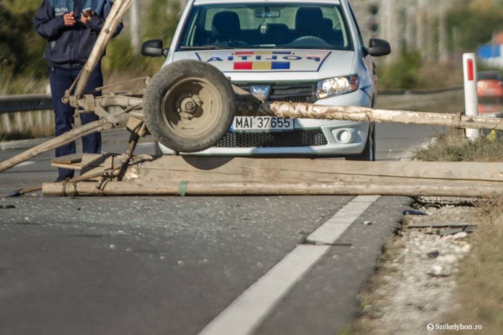 Szekér és autó ütközött Csíkszentimre határában: öten megsérültek, egy ló pedig elpusztult