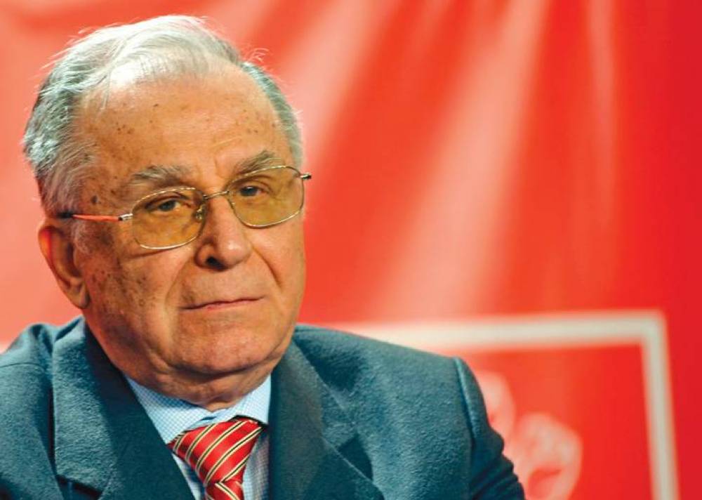 A bal- és a jobboldalnak is beszólt Iliescu, aki „közvetítő elnököt” szeretne