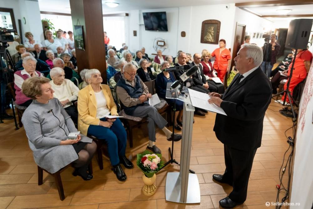 Két református püspökkel együtt ünnepeltek az idősek