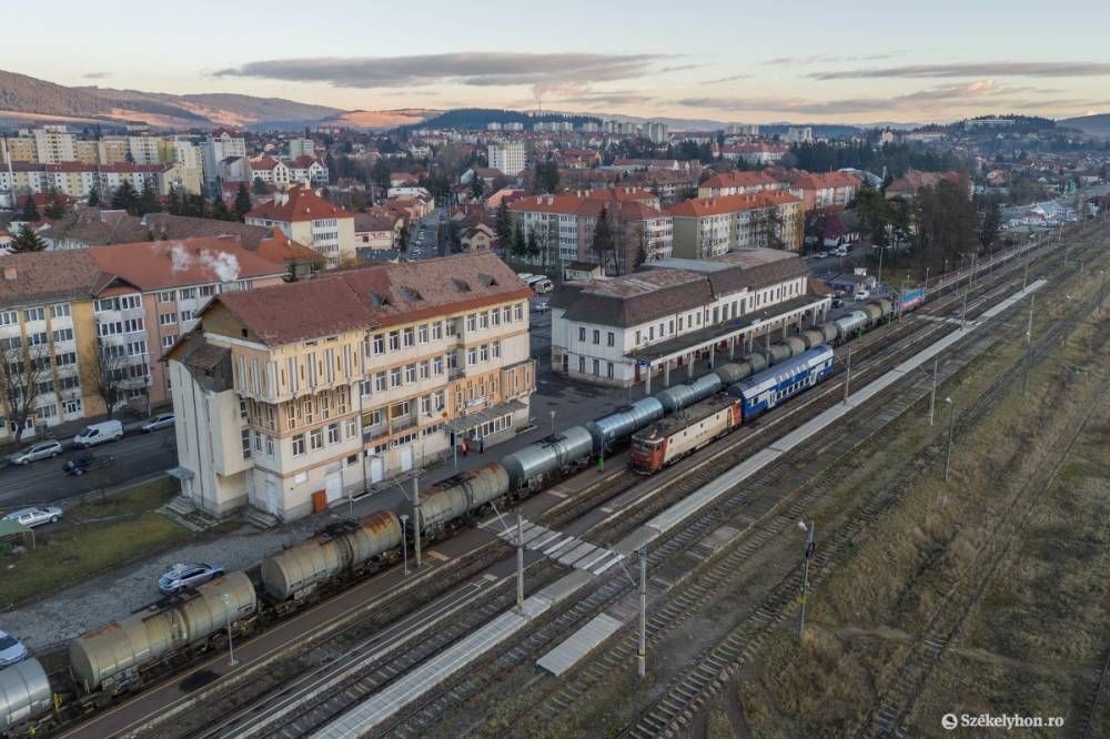 Ismét megszűnt a magyar nyelvű hangosbemondás a csíkszeredai vasútállomáson