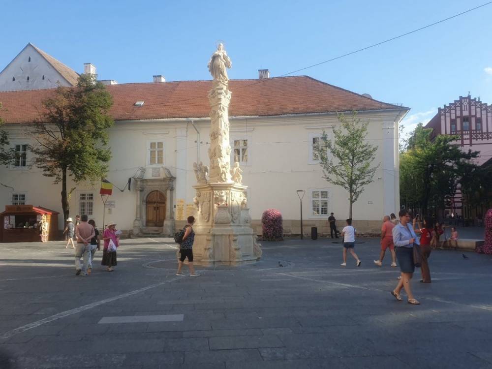 „Ősbemutató”: kórusok énekelnek együtt éjjel a frissen kialakított téren