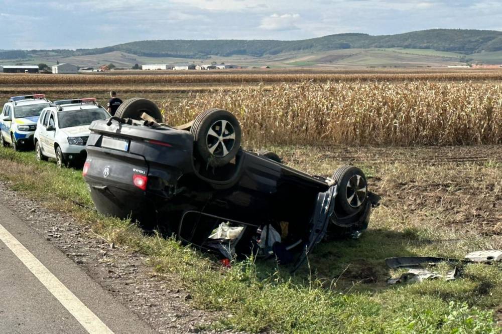 A tetején állt meg egy autó Csernáton közelében