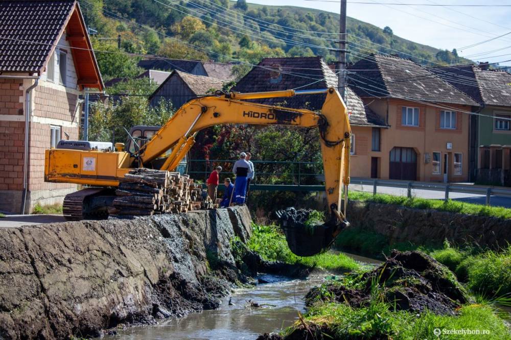 Kitakarítják a Kis-Homoród medrét Lövéte központi részén