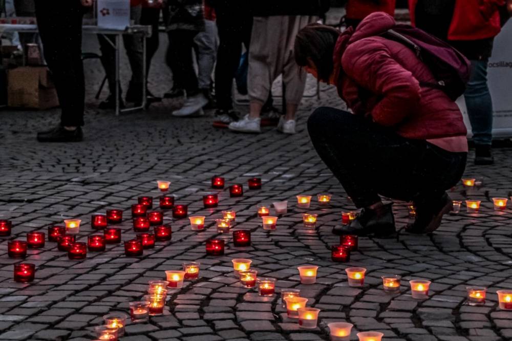 Sokan gyújtottak gyertyát, és adományoztak a rászorulókért