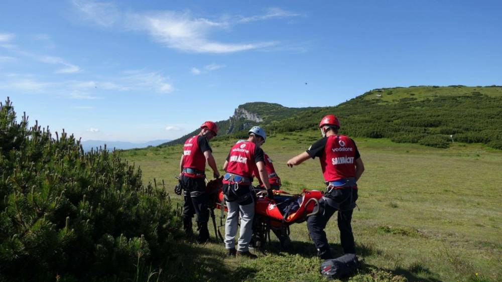 Ezúttal nyolc fiatal ukrán férfit kellett lehozniuk a hegyekből a Máramaros megyei hegyimentőknek