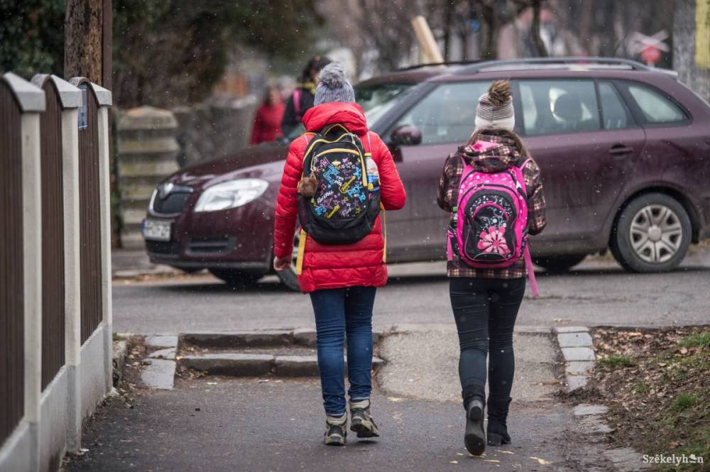 Ezrével hagyják el idő előtt az iskolapadot a gyerekek