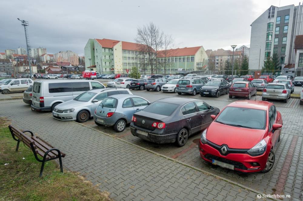 RMDSZ-kampánynyitó és focimeccs miatt nem lehet parkolni az Erőss Zsolt Arénánál szerdán