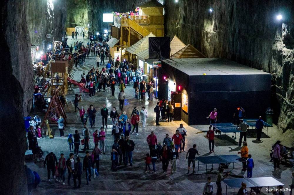 Az ország minden részéről jönnek a turisták a parajdi sóbányába – meghosszabbították a nyitvatartást