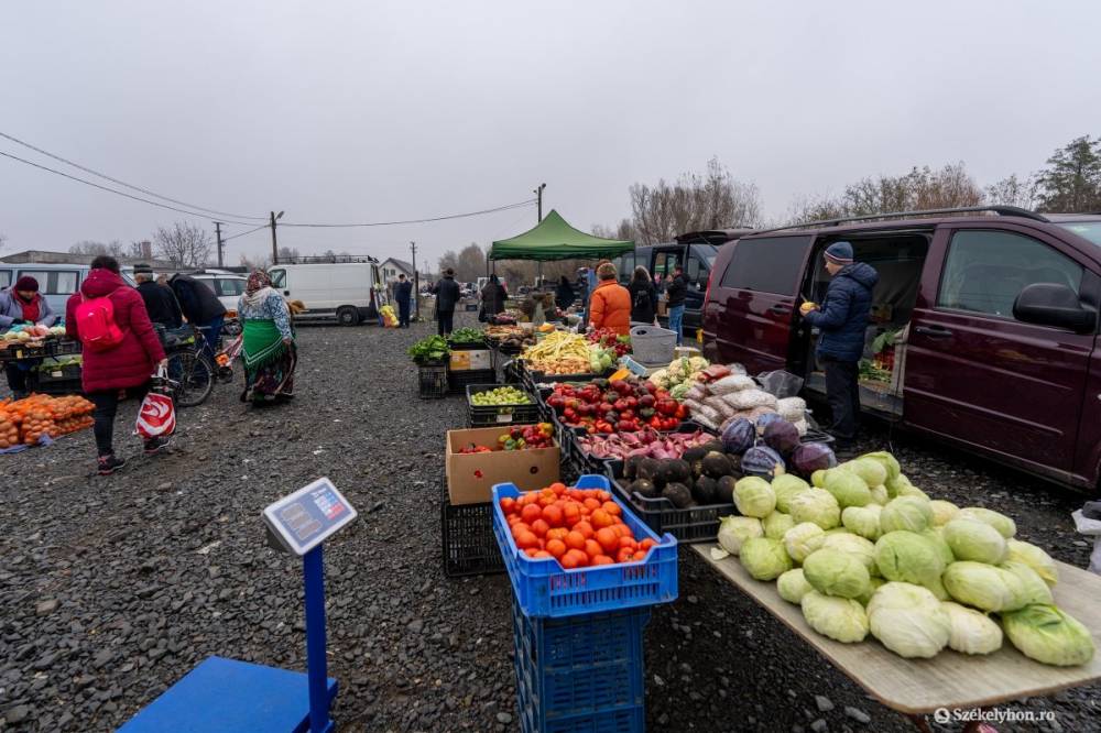 Jobb sorsára vár a nyárádszeredai napi piac – szerződés van, a munka mégsem halad