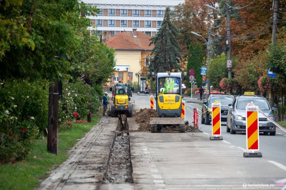 Készülnek a téli időszakra Székelyudvarhelyen, lassan befejezik az utakon zajló munkát