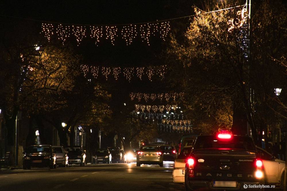 Így könnyíthetik meg a sofőrök, hogy ünnepi díszbe öltözzön Székelyudvarhely