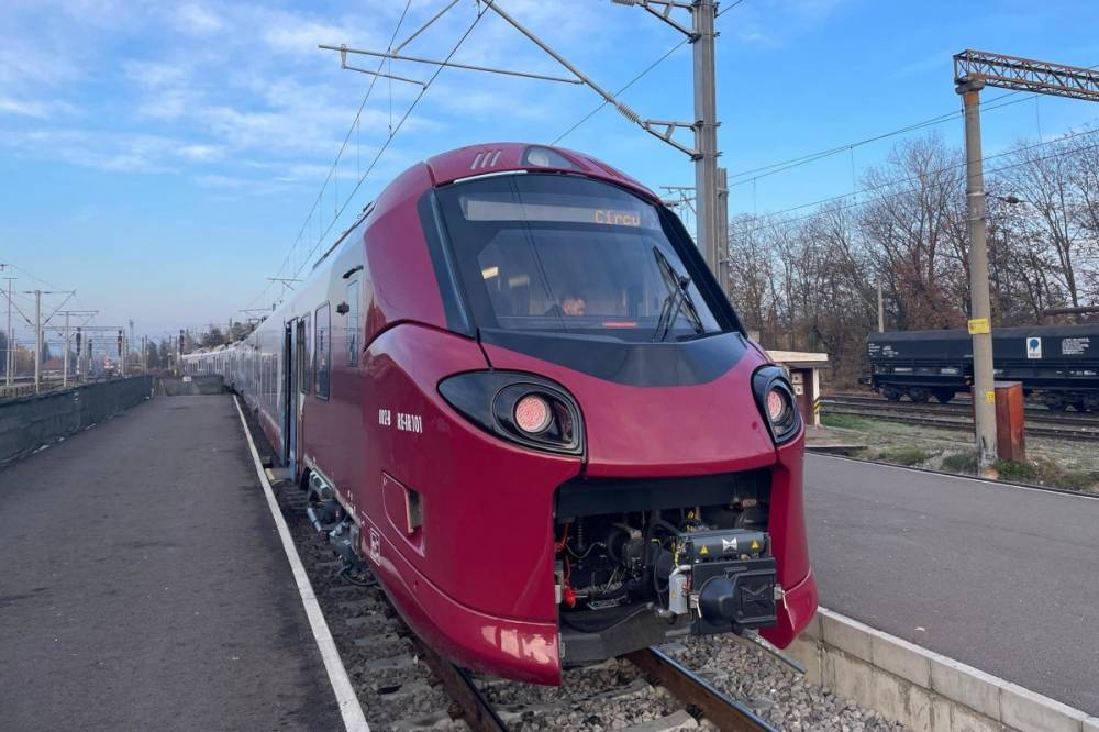 Szerdától két és fél óra alatt érhetünk Brassóból Bukarestbe az új elektromos vonattal