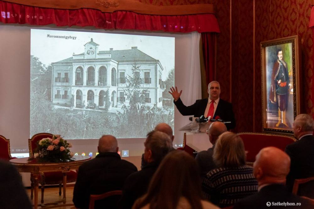 Akik kastélyt vásároltak a közösségnek