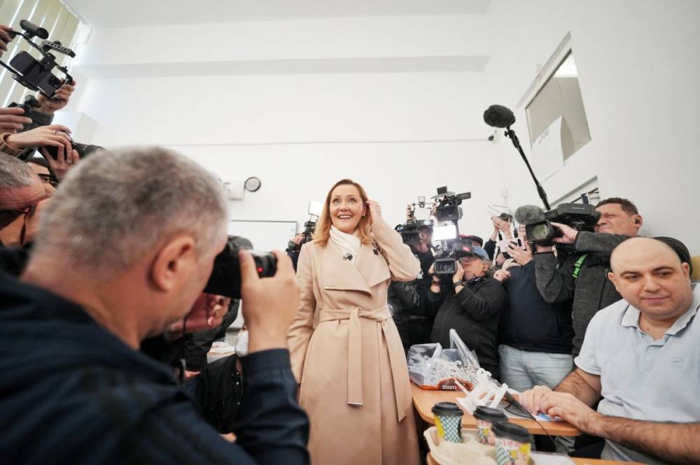 Elena Lasconi bízik benne, hogy megelőzi Ciolacut
