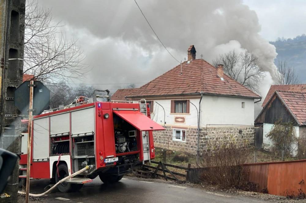 Autószerelő műhely áll lángokban Máréfalván