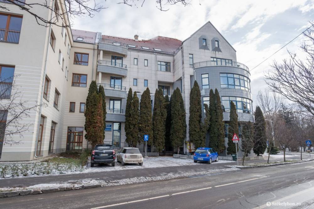 Mutatjuk a csíkszeredai városháza anyakönyvi részlegének ünnepi programját