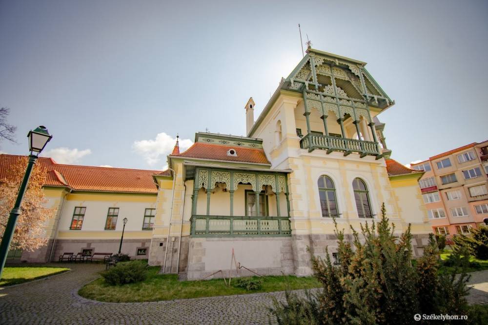 Fotótárlat az erdélyi „kis magyar világ” időszakáról