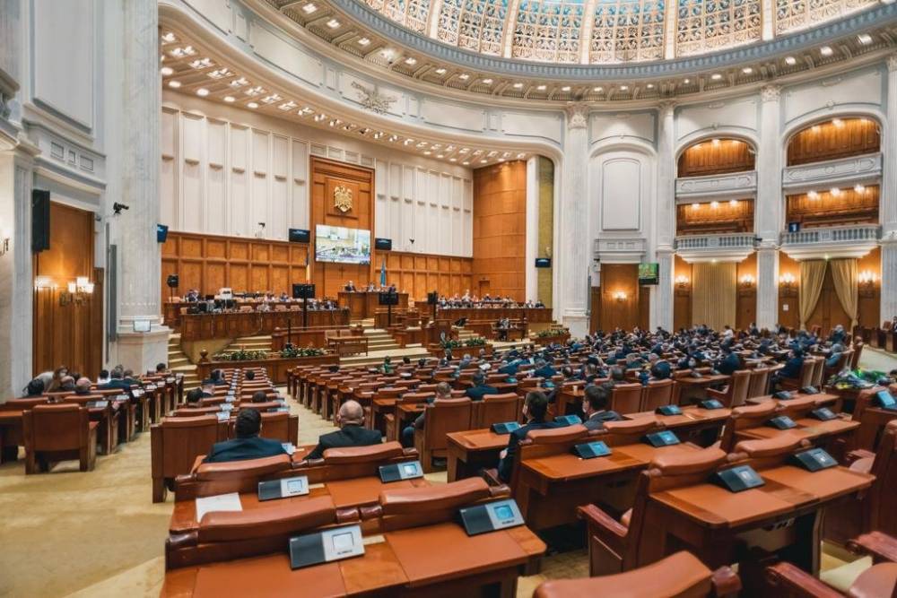 Ismét tüntettek a létszámcsökkentés ellen a parlamenti alkalmazottak