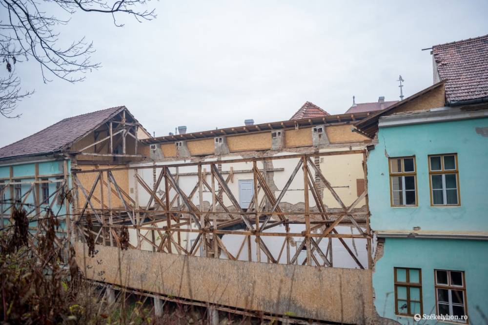 Bíróság előtt a székelyudvarhelyi bentlakásomlás-ügy vádlottjai