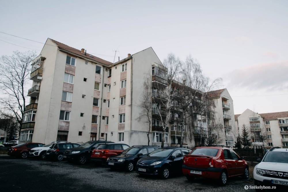 A „pincétől a tetőig mindent leszigetelnek” Csíkszeredában