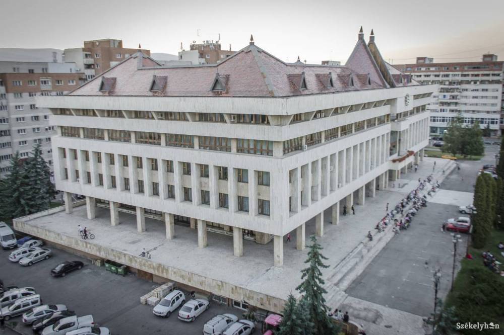 Rajzkiállítás nyílik a népi épített örökségünkről