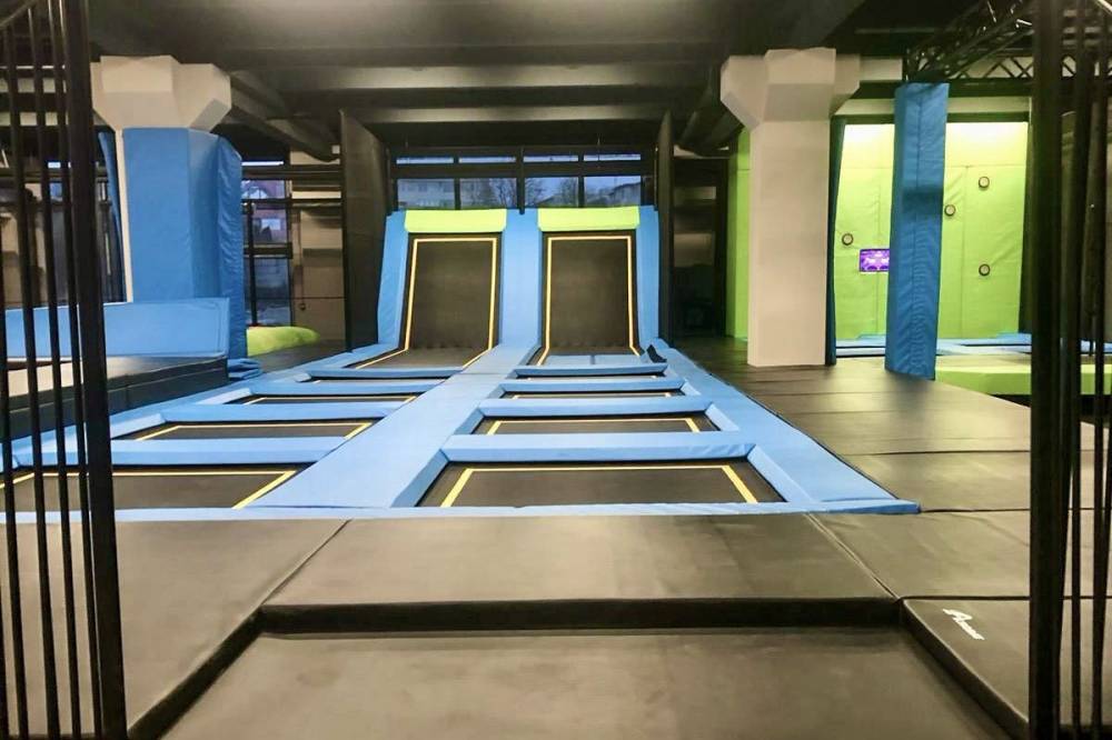Ugrás a szórakozásba – megnyitott Székelyudvarhely trambulinparkja, a Park Hjump