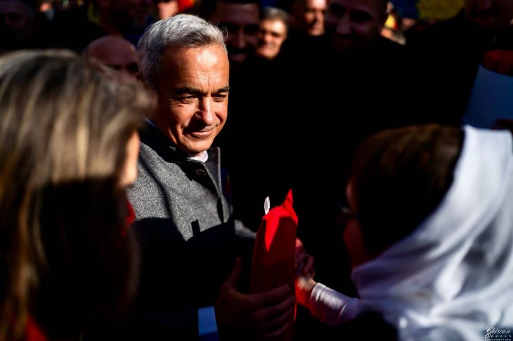 Georgescut népszerűsítő influenszereknél tartanak házkutatásokat