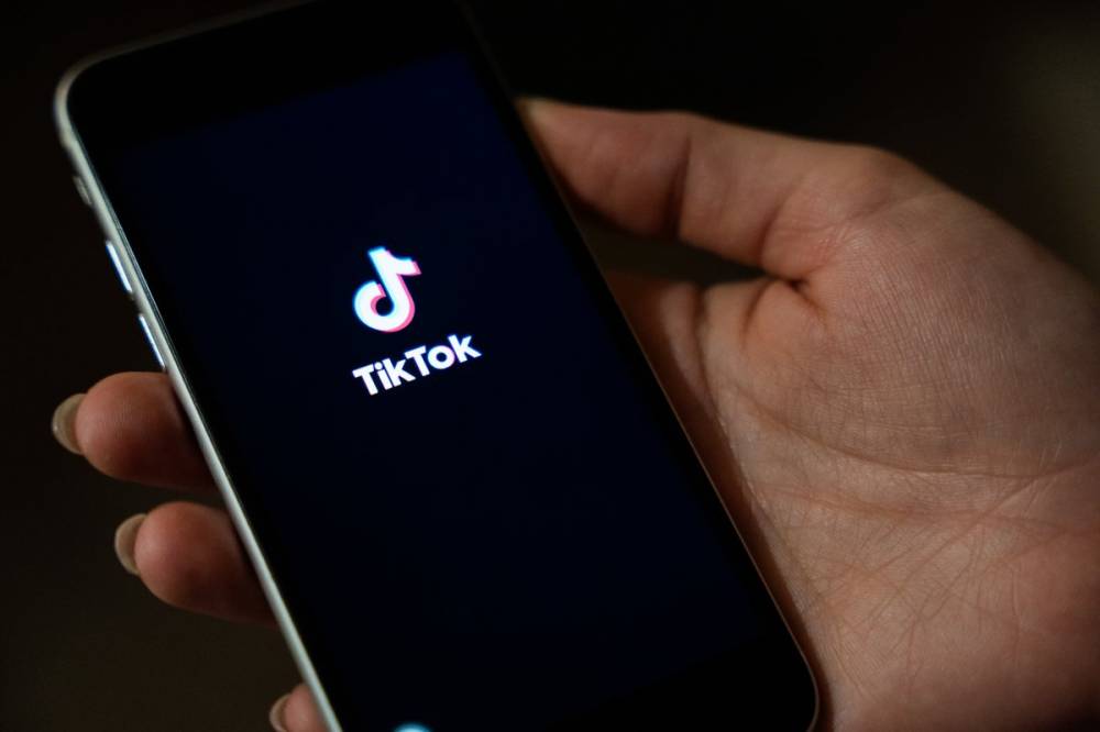 Betiltani, kezelni vagy szárnyalni hagyni? Mi legyen a TikTokkal az elnökválasztási kampányban?