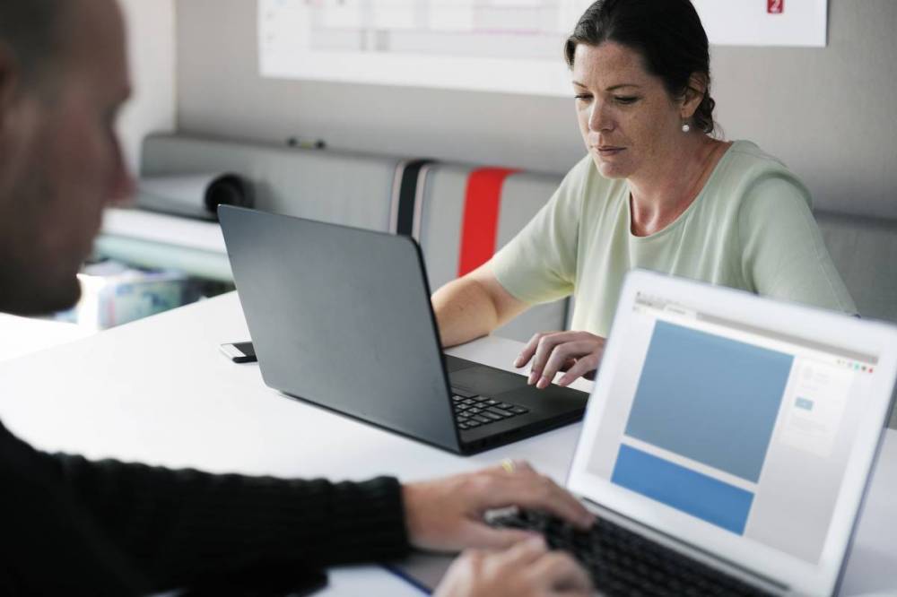 Új platformot vezetnek be az alkalmazottak digitális nyilvántartására