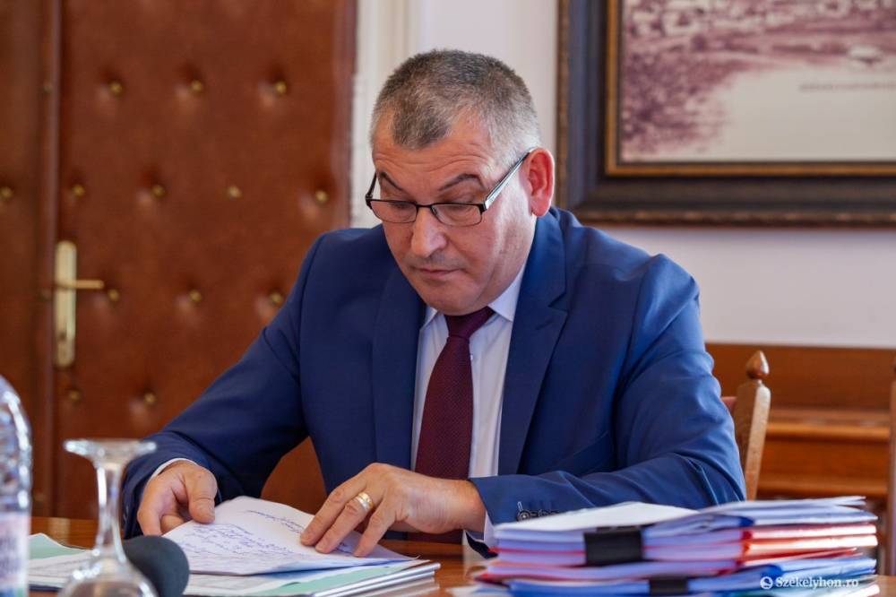 Vádat emelt a DNA Gálfi Árpád volt polgármester és négy munkatársa ellen