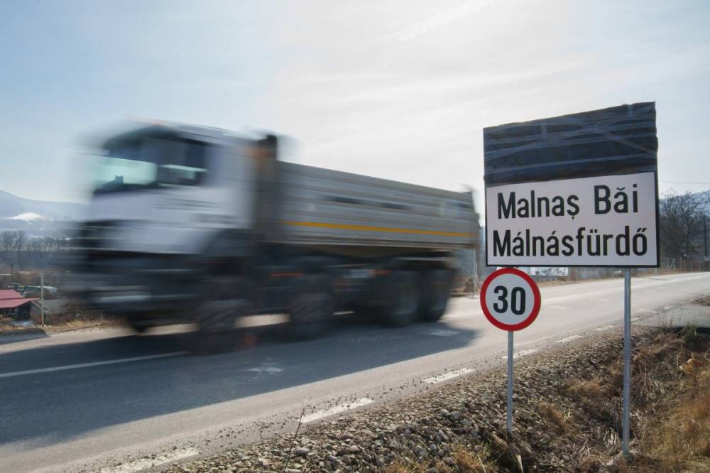 A megnövekedett forgalom miatt zúgolódnak Málnásfürdőn
