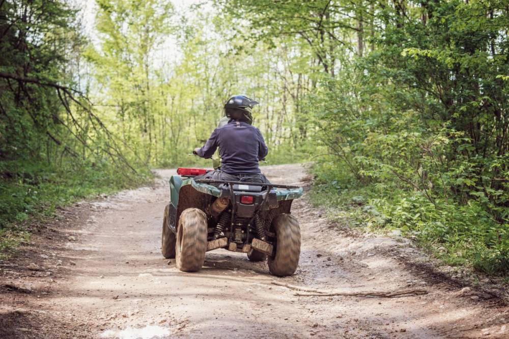 Jogosítvány nélkül motoroztak, kvadoztak a Rétyi Nyírben