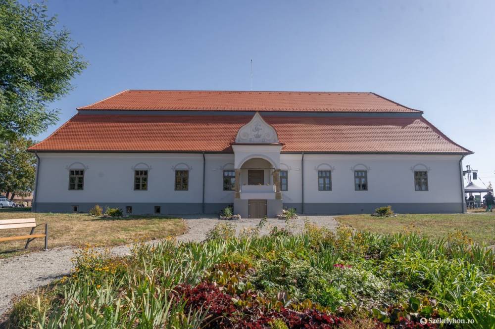 Könyvbemutatóra várják a csíkszentimreieket a Henter-kúriába