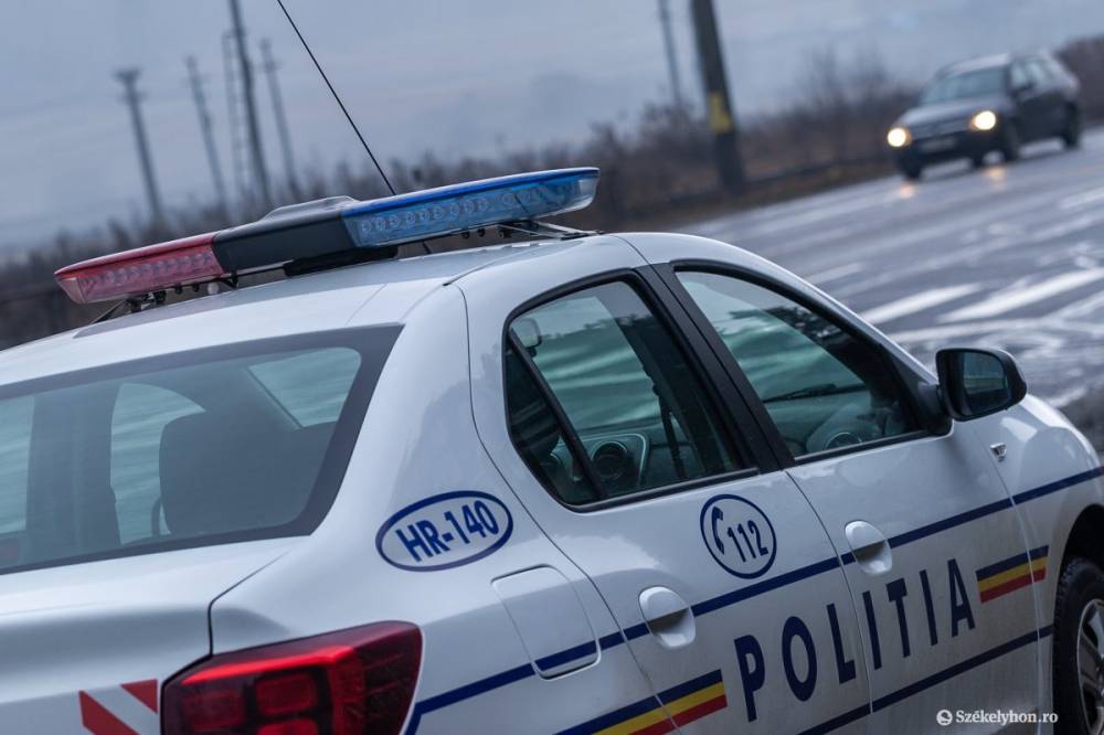 Árokba borult egy autó a hargitafürdői letérő közelében