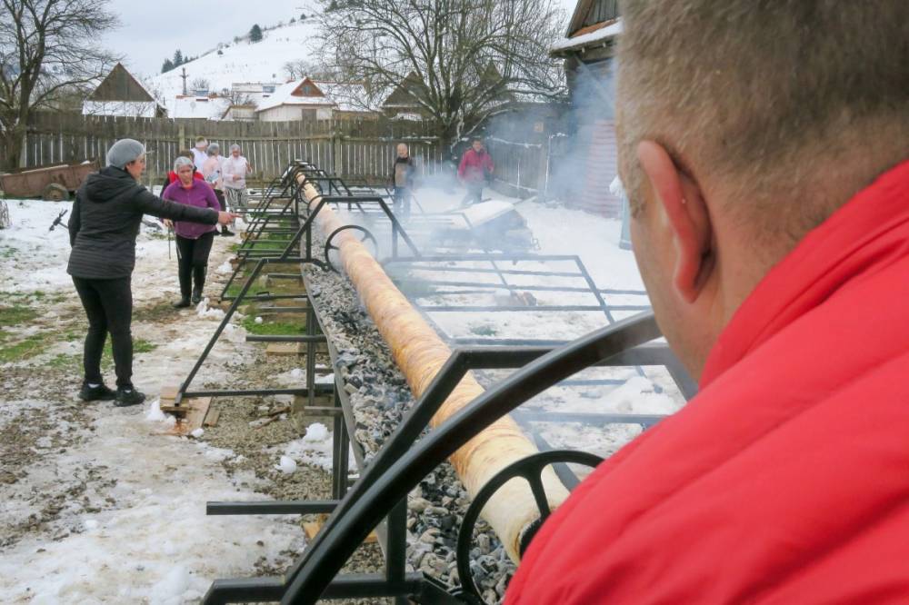 Rekordméretű, huszonegy méteres kürtőskalácsot sütnének Csíkszentgyörgyön
