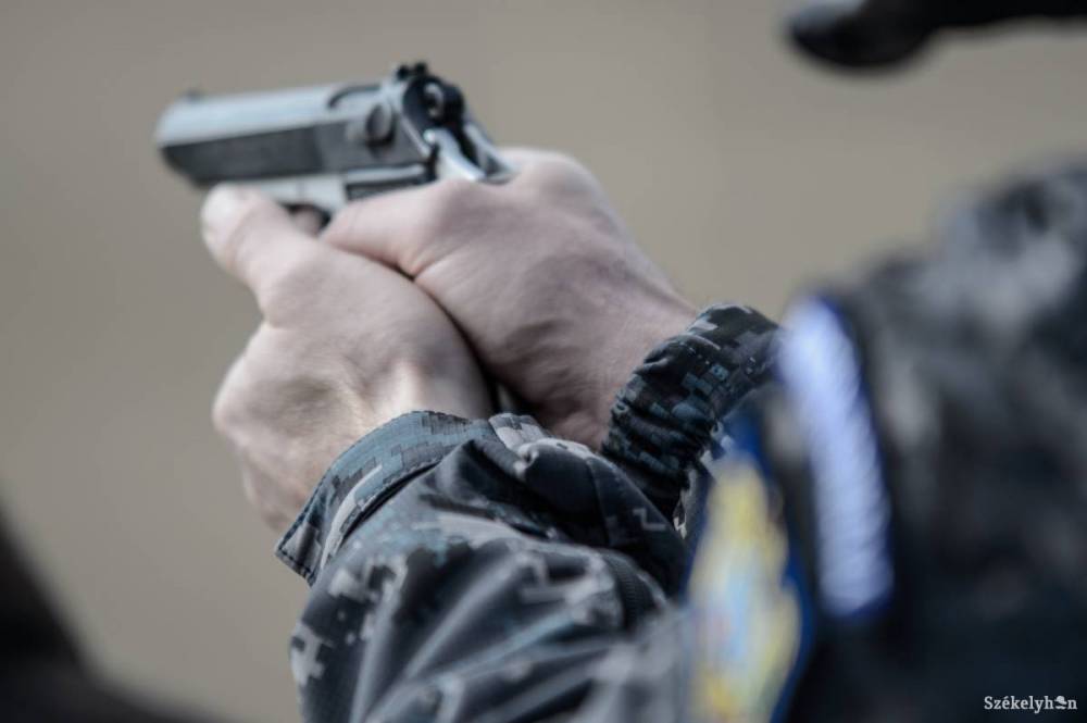 Figyelmeztető lövésekkel állították meg a menekülő fiatalokat Málnáson
