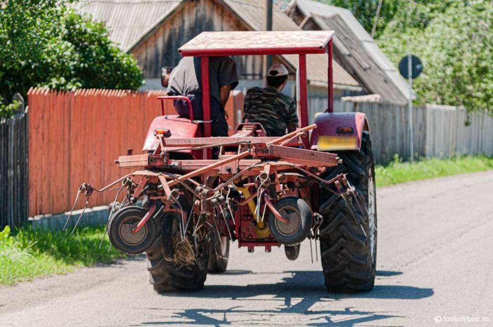Indul a traktorok roncsprogramja