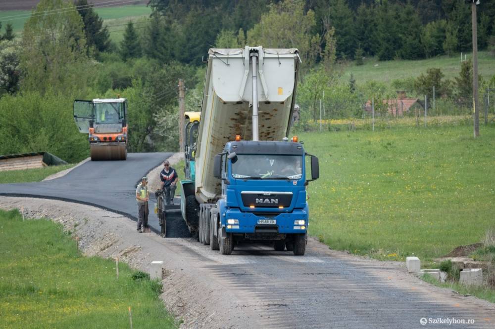 Aszfaltozzák az utakat, gázhálózatot bővítenének Csíkszentléleken   