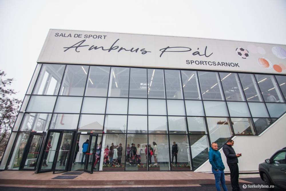 Ambrus Pál nevét vette fel az új szentegyházi sportcsarnok