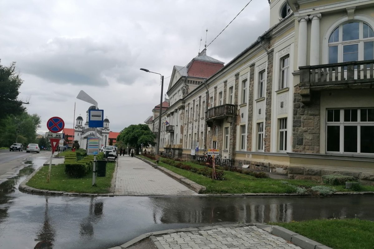 Vízzel telt fel a csíkszeredai városháza pincéje