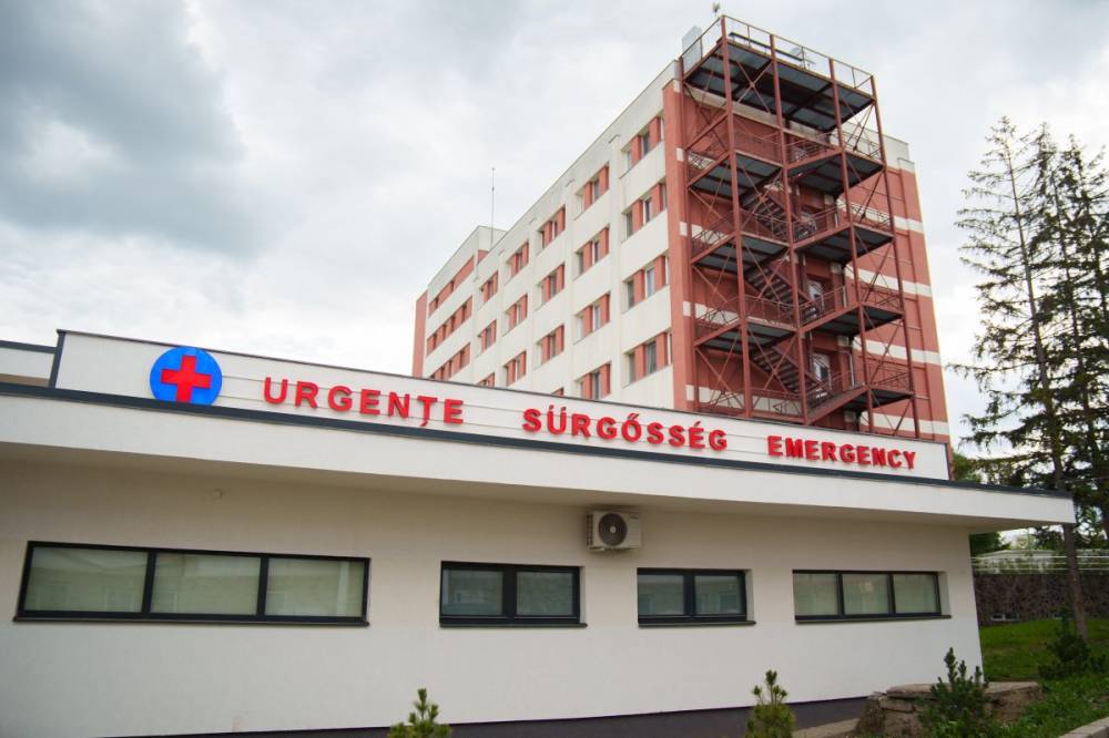 Megállás nélkül dolgoznak a sepsiszentgyörgyi megyei kórház területén