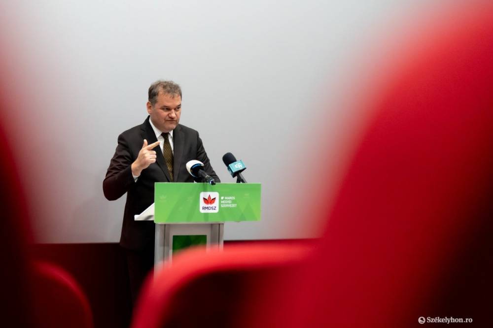 Román város avatta díszpolgárává Cseke Attila fejlesztési minisztert