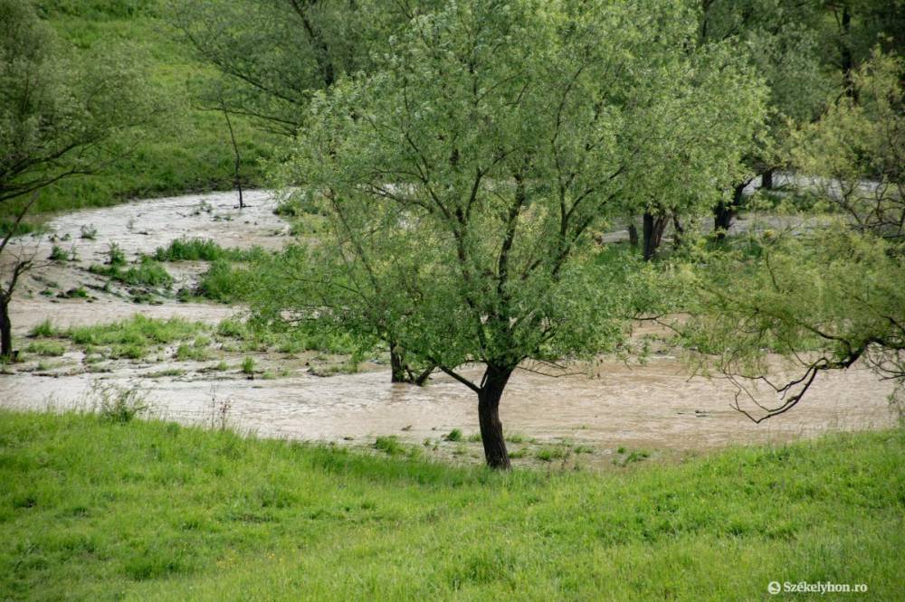Még nem vagyunk túl a nehezén – harmadfokú esőriasztást adtak ki Székelyföldre