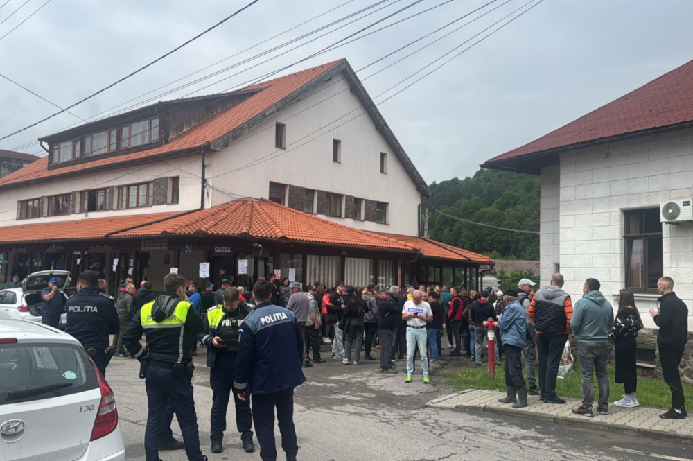 „Gyertek ki, gyertek ki!” – spontán tüntetés a sóbánya bejáratánál